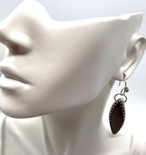 Load image into Gallery viewer, South Seas treasure earring on lobe