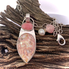 Load image into Gallery viewer, lace agate pendant in natural setting