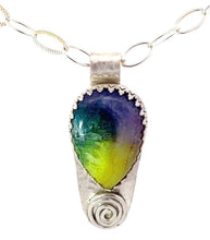 Load image into Gallery viewer, spiral design solar quartz pendant