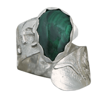 Load image into Gallery viewer, sterling silver ring with malachite gemstone