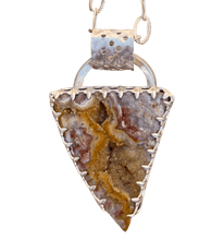 Load image into Gallery viewer, druzy quartz pendant.