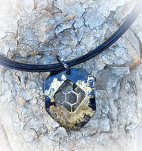 Load image into Gallery viewer, honeycomb pendant in 22kgold