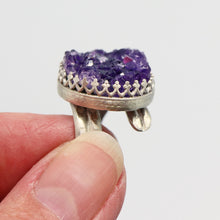 Load image into Gallery viewer, view from the side of the amethyst geode sterling ring