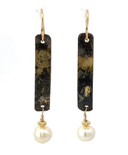 Load image into Gallery viewer, 18k gold on steel pearl earrings