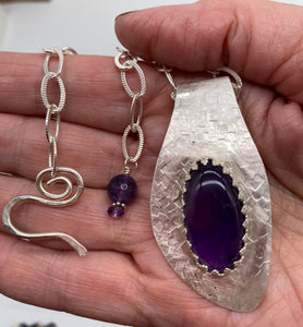 amethyst gemstone pendant showing the clasp and link chain
