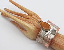 Load image into Gallery viewer, Tigers eye and druzy gemstones on copper cuff