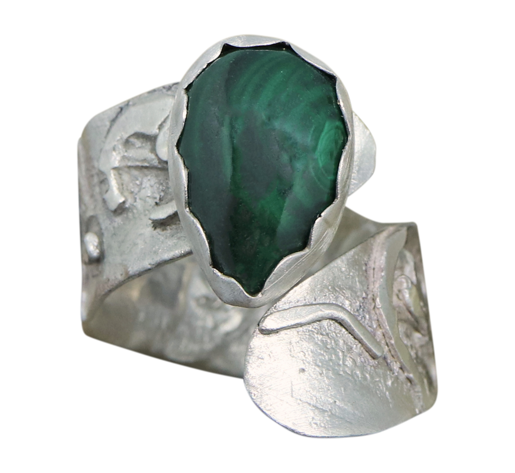 sterling silver ring with malachite gemstone
